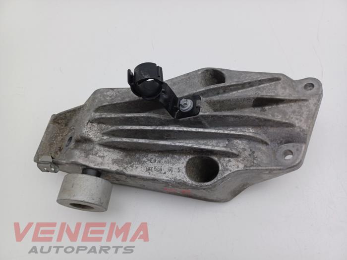 Used Engine mount BMW 5 serie (G30) 540d xDrive 3.0 TwinPower Turbo 24V Price € 34,99 Margin scheme offered by Venema Autoparts