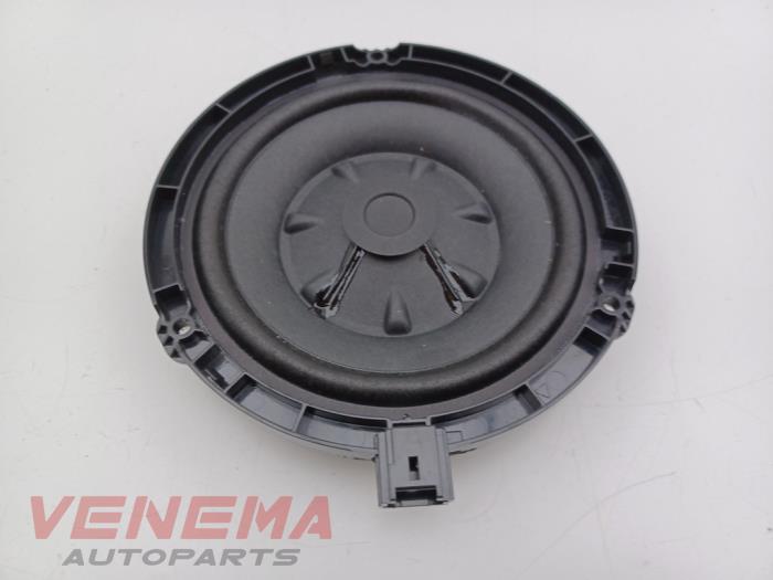 Używane Glosnik Citroen C5 Aircross I (A4/AC/AJ/AR) 1.2 PureTech Hybrid 136 Cena € 24,99 Procedura marży oferowane przez Venema Autoparts