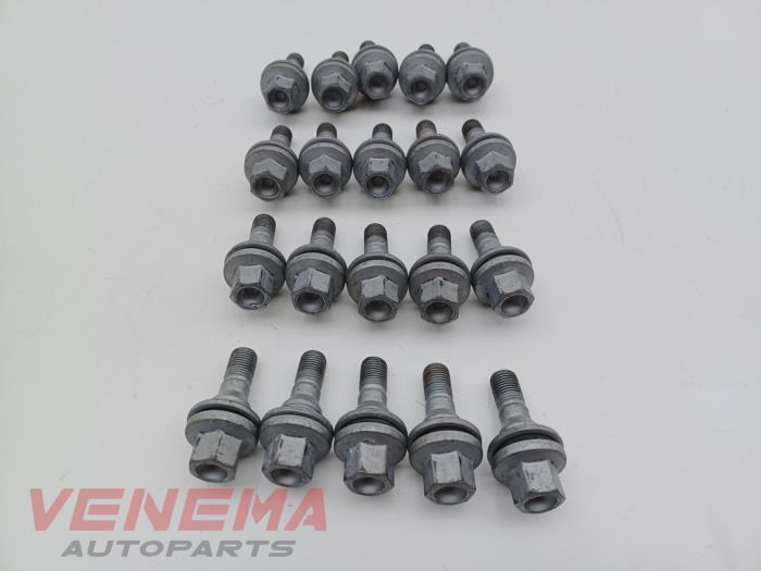 Gebrauchte Radmuttern Set Citroen C5 Aircross I (A4/AC/AJ/AR) 1.2 PureTech Hybrid 136 Preis € 19,99 Margenregelung angeboten von Venema Autoparts
