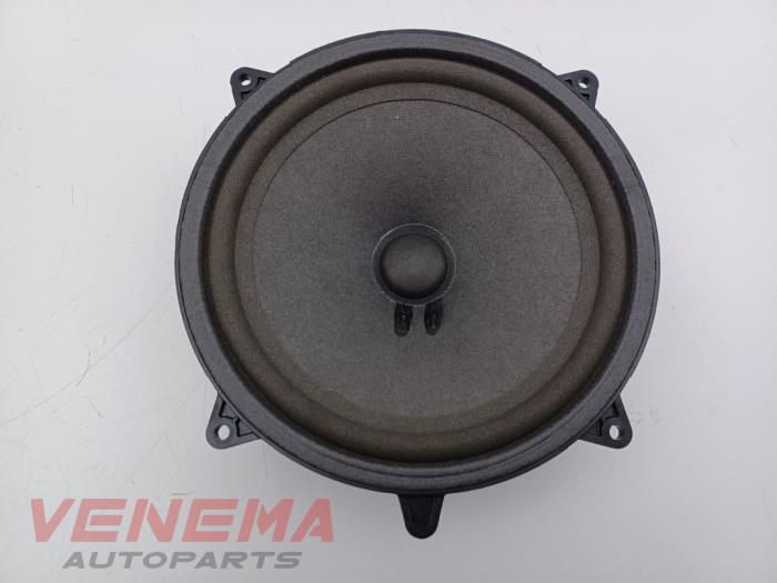 Używane Glosnik Mercedes Sprinter 3,5t (910.0/910.1/907.1/907.2) 316 CDI 2.1 D RWD Cena € 14,99 Procedura marży oferowane przez Venema Autoparts