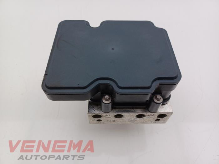 Usagé Bloc ABS Mercedes Sprinter 3,5t (910.0/910.1/907.1/907.2) 316 CDI 2.1 D RWD Prix € 229,99 Règlement à la marge proposé par Venema Autoparts