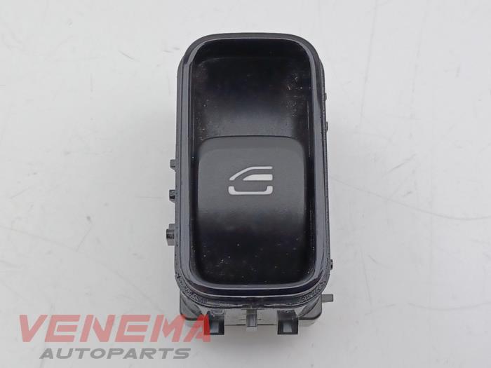 Usados Interruptor de ventanilla eléctrica Mercedes Sprinter 3,5t (910.0/910.1/907.1/907.2) 316 CDI 2.1 D RWD Precio € 19,99 Norma de margen ofrecido por Venema Autoparts