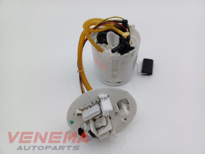 Usagé Pompe d'injection Mercedes A Limousine (177.1) 2.0 A-250 Turbo 16V Mild Hybrid 4Matic Prix € 49,99 Règlement à la marge proposé par Venema Autoparts