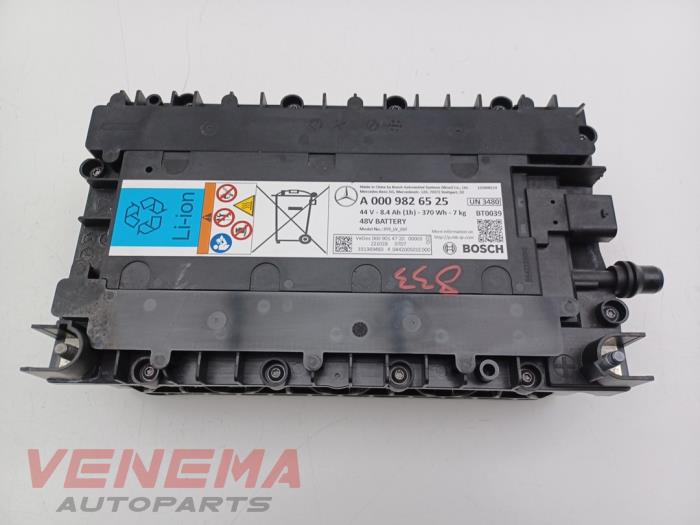 Używane Akumulator (Hybryda) Mercedes A Limousine (177.1) 2.0 A-250 Turbo 16V Mild Hybrid 4Matic Cena € 649,99 Procedura marży oferowane przez Venema Autoparts