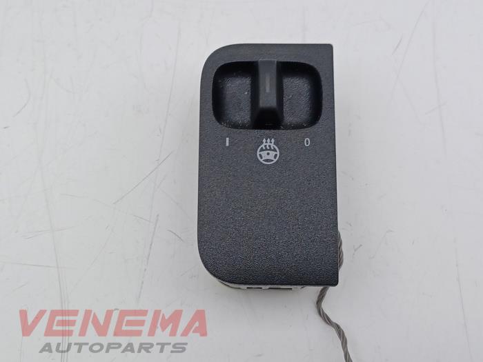 Używane Przelacznik Mercedes A Limousine (177.1) 2.0 A-250 Turbo 16V Mild Hybrid 4Matic Cena € 14,99 Procedura marży oferowane przez Venema Autoparts