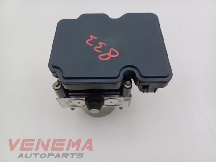 Begagnade ABS-pump Mercedes A Limousine (177.1) 2.0 A-250 Turbo 16V Mild Hybrid 4Matic Pris € 349,99 Marginaltabell erbjuds av Venema Autoparts
