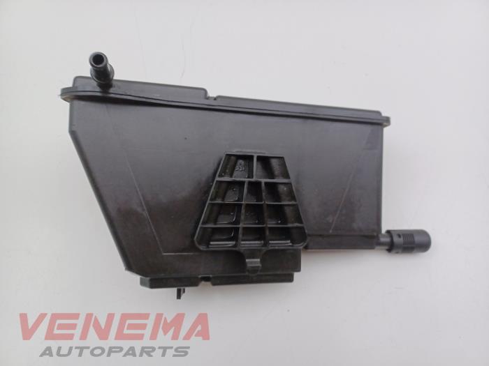 Używane Filtr weglowy Mercedes A Limousine (177.1) 2.0 A-250 Turbo 16V Mild Hybrid 4Matic Cena € 74,99 Procedura marży oferowane przez Venema Autoparts