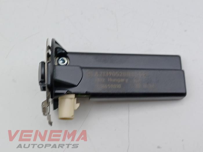 Begagnade Antenn Mercedes A Limousine (177.1) 2.0 A-250 Turbo 16V Mild Hybrid 4Matic Pris € 9,99 Marginaltabell erbjuds av Venema Autoparts