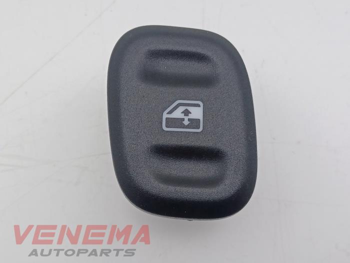 Usados Interruptor de ventanilla eléctrica Fiat Panda (312) 0.9 TwinAir Turbo 85 Precio € 9,99 Norma de margen ofrecido por Venema Autoparts