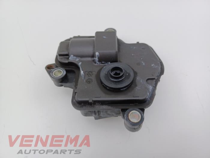 Begagnade Vattenpump Audi A3 Sportback (8VA/8VF) 1.5 35 TFSI 16V Pris € 49,99 Marginaltabell erbjuds av Venema Autoparts