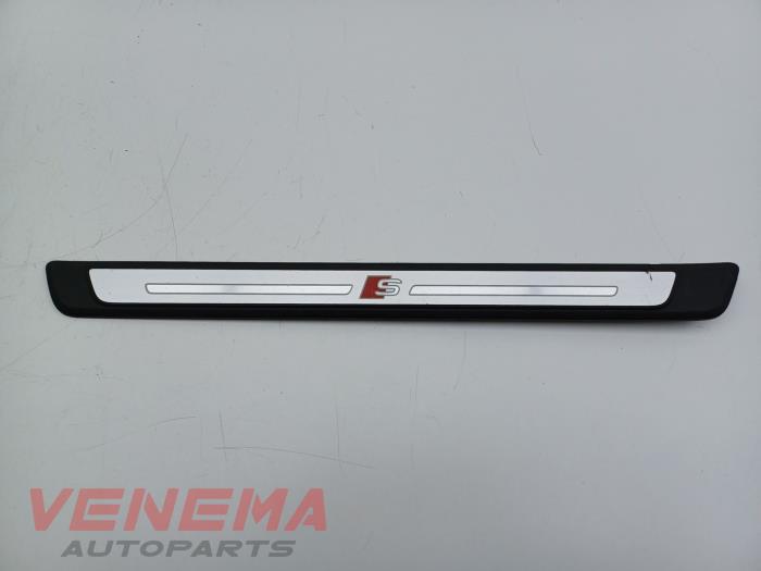 Begagnade Innerbelysning Audi A3 Sportback (8VA/8VF) 1.5 35 TFSI 16V Pris € 49,99 Marginaltabell erbjuds av Venema Autoparts