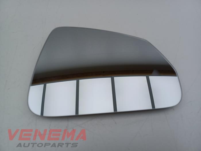 Używane Szyba lusterka prawego BMW 1 serie (F70) 120 1.5 TwinPower Turbo 12V Cena € 74,99 Procedura marży oferowane przez Venema Autoparts