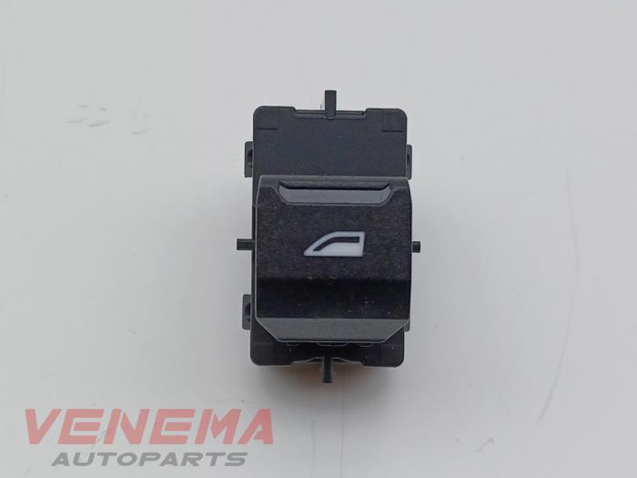 Usados Interruptor de ventanilla eléctrica BMW 1 serie (F70) 120 1.5 TwinPower Turbo 12V Precio € 19,99 Norma de margen ofrecido por Venema Autoparts