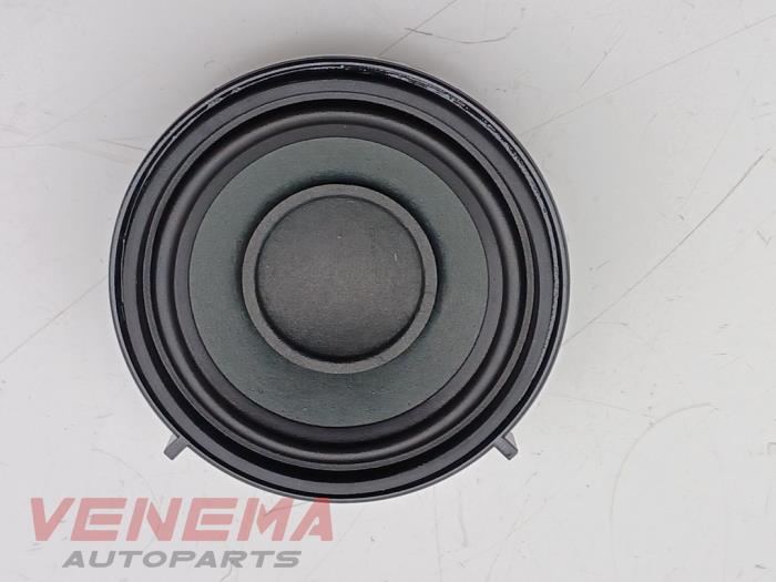 Używane Glosnik BMW 1 serie (F70) 120 1.5 TwinPower Turbo 12V Cena € 9,99 Procedura marży oferowane przez Venema Autoparts