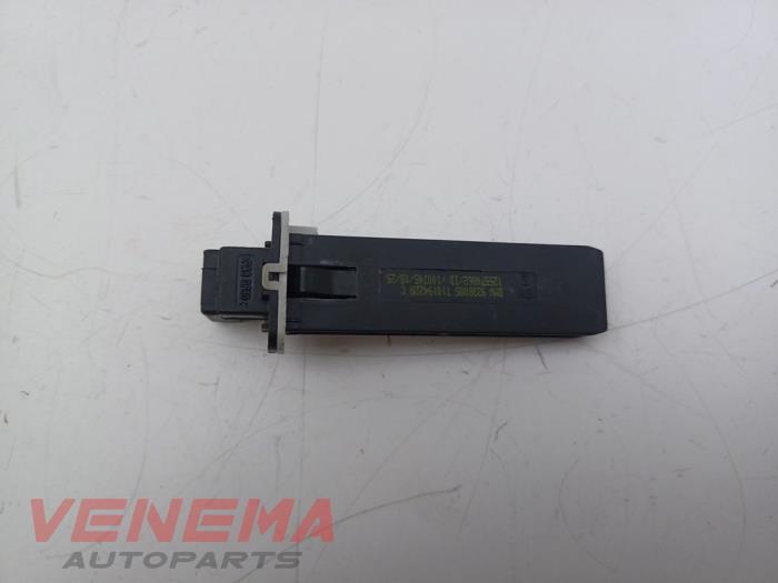 Begagnade Innetemperatursensor BMW 1 serie (F70) 120 1.5 TwinPower Turbo 12V Pris € 9,99 Marginaltabell erbjuds av Venema Autoparts