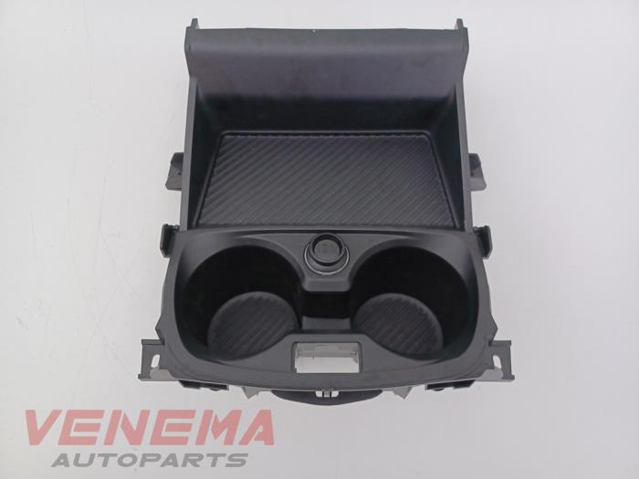 Gebrauchte Getränkehalter BMW 1 serie (F70) 120 1.5 TwinPower Turbo 12V Preis € 49,99 Margenregelung angeboten von Venema Autoparts