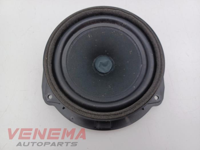 Używane Glosnik Audi Q3 (F3B) 1.4 45 TFSI e 16V Cena € 14,51 Z VAT oferowane przez Venema Autoparts