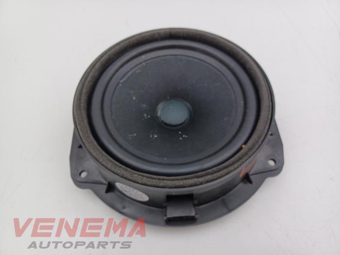 Używane Glosnik Audi Q3 (F3B) 1.4 45 TFSI e 16V Cena € 14,51 Z VAT oferowane przez Venema Autoparts