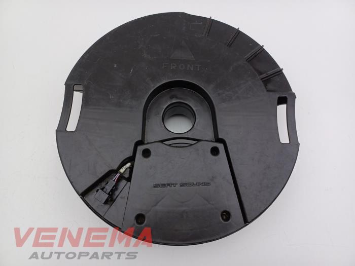 Używane Subwoofer Seat Leon ST (5FF) 2.0 TDI FR 16V Cena € 74,99 Procedura marży oferowane przez Venema Autoparts