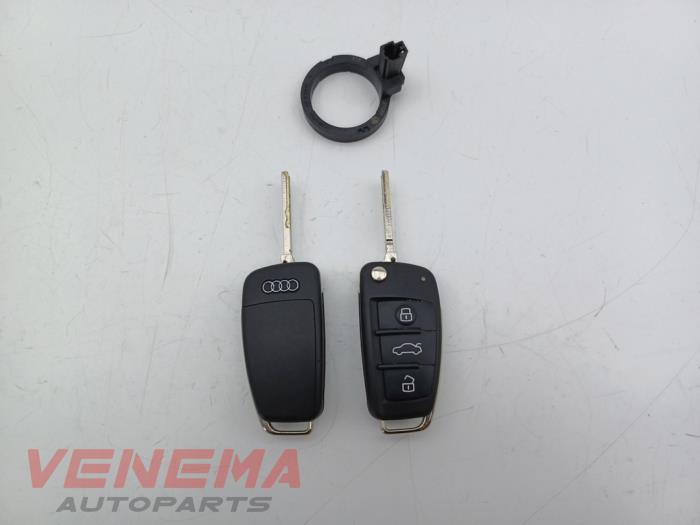 Używane Stacyjka + Kluczyk Audi Q3 (F3B) 1.4 45 TFSI e 16V Cena € 108,89 Z VAT oferowane przez Venema Autoparts