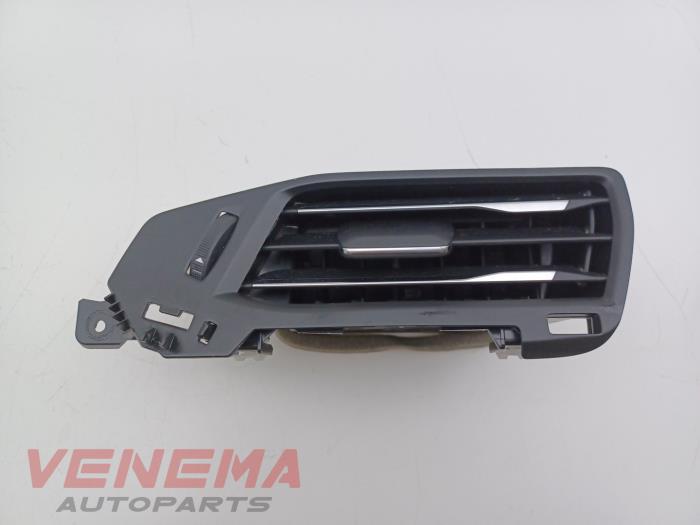 Begagnade Luftmunstycke, instrumentbräda Ford Focus 4 Wagon 1.5 EcoBlue 120 Pris € 34,99 Marginaltabell erbjuds av Venema Autoparts