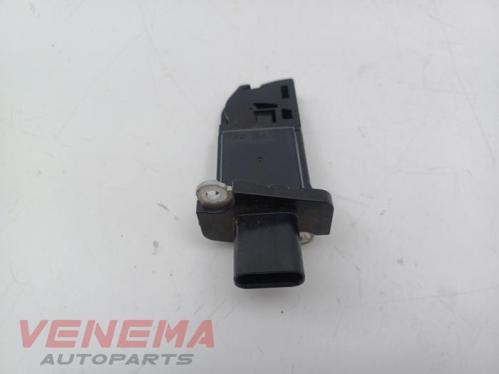 Luftmassenmesser van een Ford Focus 4 Wagon 1.5 EcoBlue 120 2021