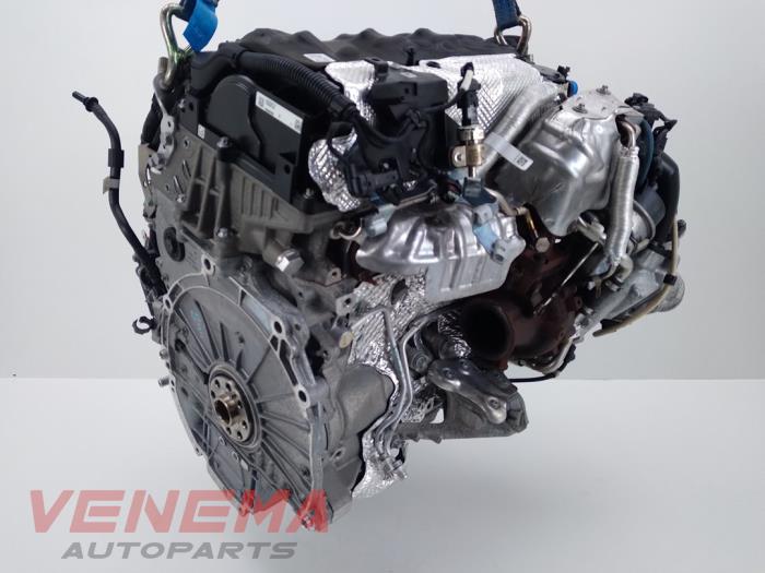 Engine from a BMW 3 serie Touring (G21) 318d 2.0 TwinPower Turbo 16V Mild Hybrid 2022