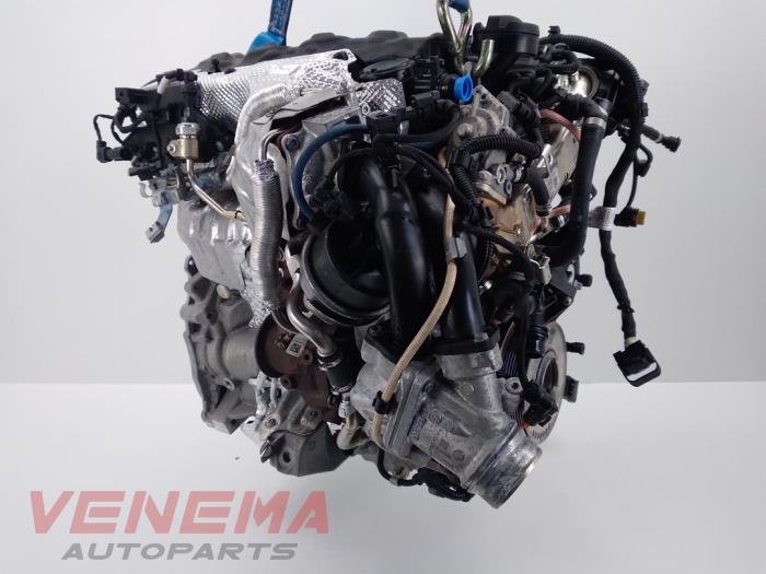 Engine from a BMW 3 serie Touring (G21) 318d 2.0 TwinPower Turbo 16V Mild Hybrid 2022
