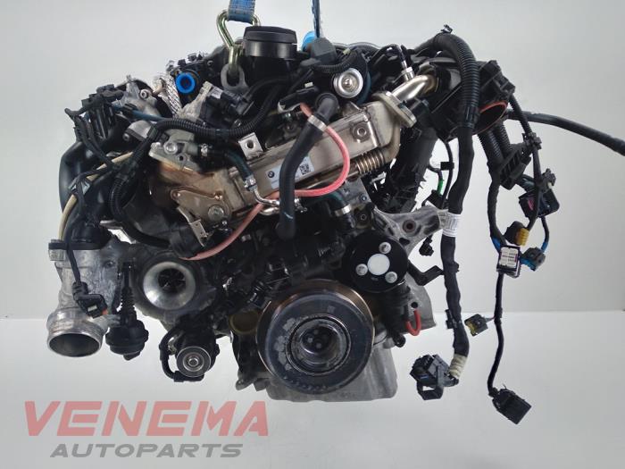 Engine from a BMW 3 serie Touring (G21) 318d 2.0 TwinPower Turbo 16V Mild Hybrid 2022