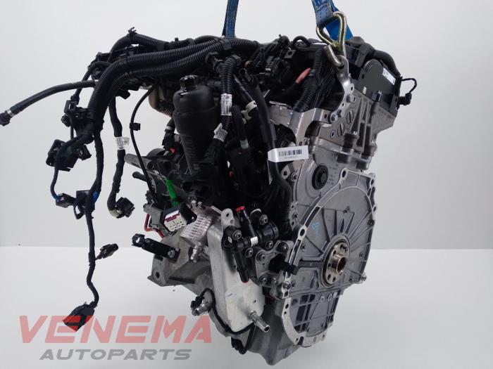 Engine from a BMW 3 serie Touring (G21) 318d 2.0 TwinPower Turbo 16V Mild Hybrid 2022