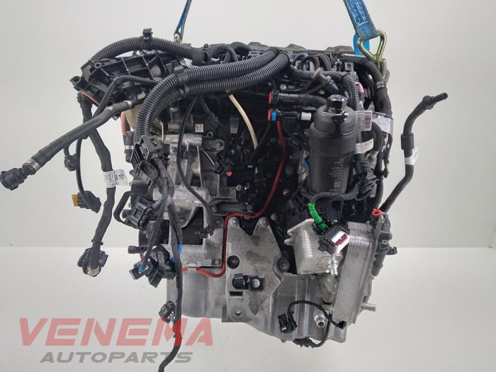 Engine from a BMW 3 serie Touring (G21) 318d 2.0 TwinPower Turbo 16V Mild Hybrid 2022