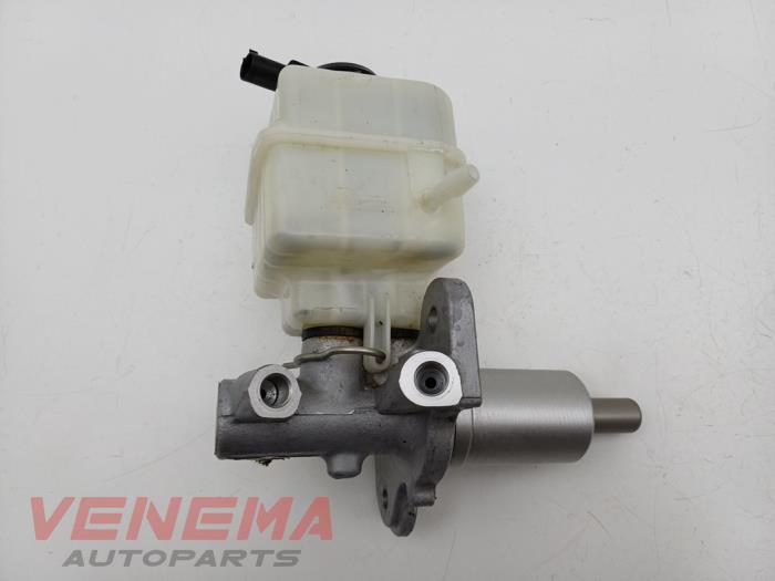 Master brake cylinder
