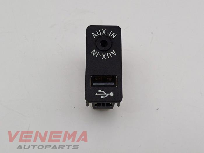 Câble adaptateur AUX