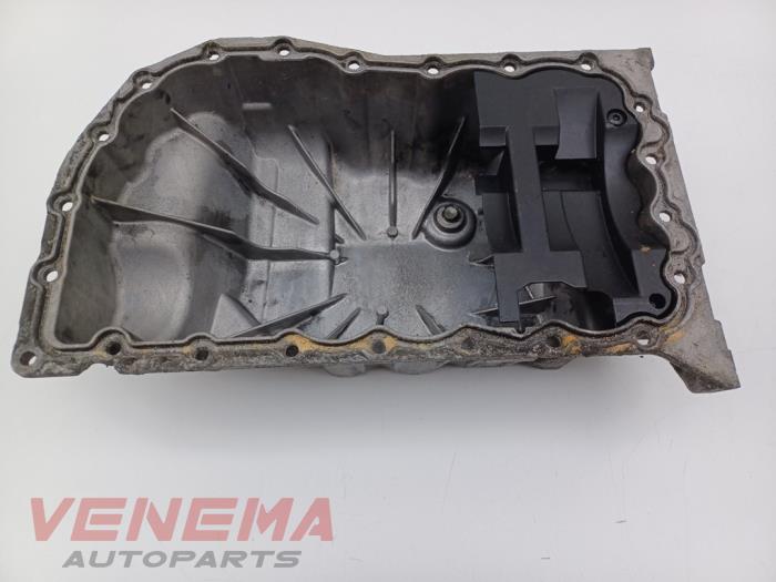 Usagé Couvercle carter Renault Laguna II (BG) 1.6 16V Prix € 29,99 Règlement à la marge proposé par Venema Autoparts