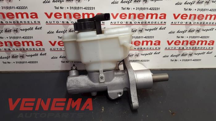 Master cylinder from a Volkswagen Eos (1F7/F8) 2.0 TDI DPF 2008