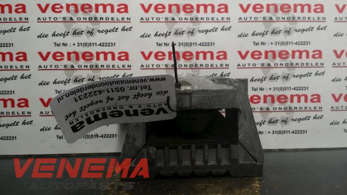 Used Engine mount Volkswagen Caddy III (2KA,2KH,2CA,2CH) 2.0 TDI DPF Price € 19,99 Margin scheme offered by Venema Autoparts