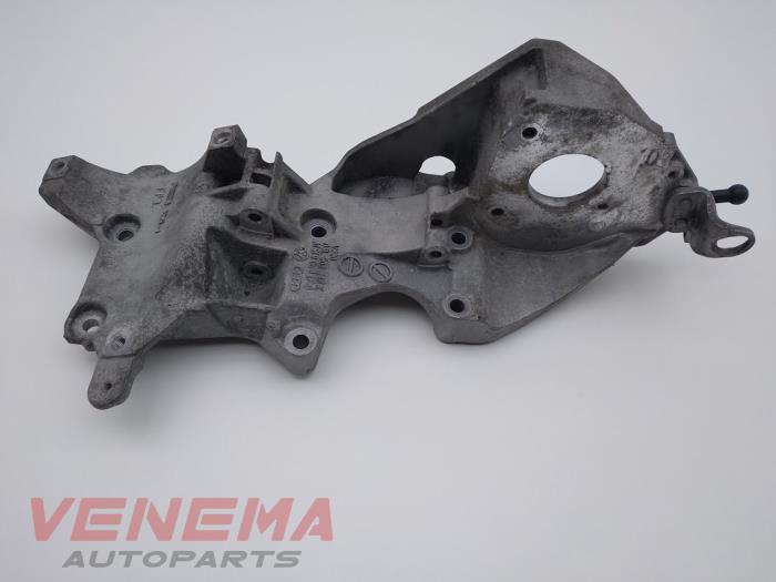 Usagé Support dynamo haut Volkswagen Polo V (6R) 1.2 TDI 12V BlueMotion Prix € 29,99 Règlement à la marge proposé par Venema Autoparts