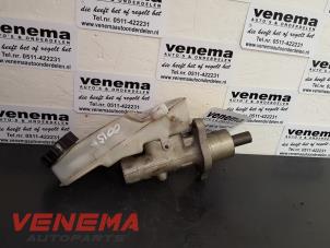 Używane Glówny cylinder hamulcowy Ford Focus 2 Wagon 2.0 16V Cena € 29,00 Procedura marży oferowane przez Venema Autoparts
