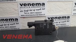 Used Central locking motor Opel Omega B (25/26/27) 2.5i V6 24V Price € 12,00 Margin scheme offered by Venema Autoparts