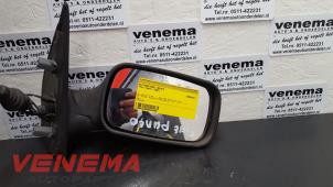Usados Retrovisor externo derecha Fiat Punto I (176) 55 1.1 Precio € 12,00 Norma de margen ofrecido por Venema Autoparts
