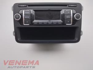Używane Radioodtwarzacz CD Volkswagen Touran (1T3) 1.6 TDI 16V Cena € 49,99 Procedura marży oferowane przez Venema Autoparts