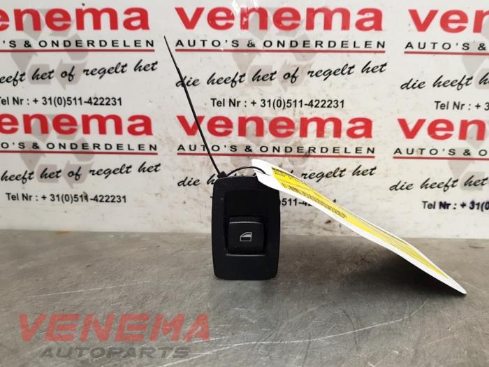 Usados Interruptor de ventanilla eléctrica BMW 3 serie Touring (E91) 320d 16V Corporate Lease Precio € 9,99 Norma de margen ofrecido por Venema Autoparts