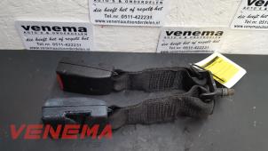 Usados Lengüeta de cinturón de seguridad centro detrás Opel Astra G (F08/48) Precio de solicitud ofrecido por Venema Autoparts