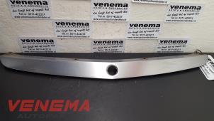 Used Tailgate handle Opel Tigra Twin Top 1.4 16V Price € 74,99 Margin scheme offered by Venema Autoparts