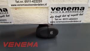 Usados Interruptor de calefactor luneta Renault Megane Coupé (DA) Precio de solicitud ofrecido por Venema Autoparts