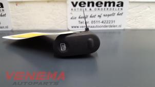 Usagé Commutateur chauffage vitre arrière Renault Kangoo Express (FC) Prix sur demande proposé par Venema Autoparts
