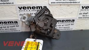 Used Bonnet lock mechanism Volkswagen Golf IV (1J1) 1.6 Price € 50,00 Margin scheme offered by Venema Autoparts