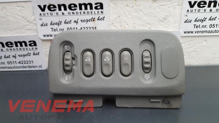 Usados Interruptor combinado de ventanillas Renault Scénic I (JA) 2.0 16V IDE Precio € 14,99 Norma de margen ofrecido por Venema Autoparts