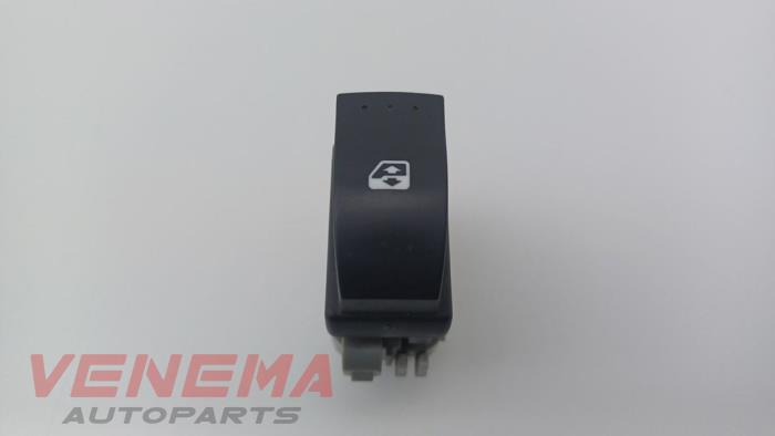 Usados Interruptor de ventanilla eléctrica Renault Scénic II (JM) Precio € 9,99 Norma de margen ofrecido por Venema Autoparts