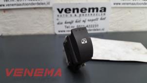 Used Electric window switch Renault Laguna II Grandtour (KG) Price on request offered by Venema Autoparts